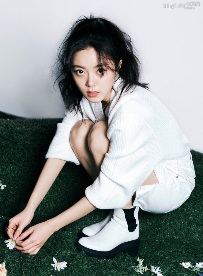 赵今麦婉约写真，展现完美玉腿(3/4)