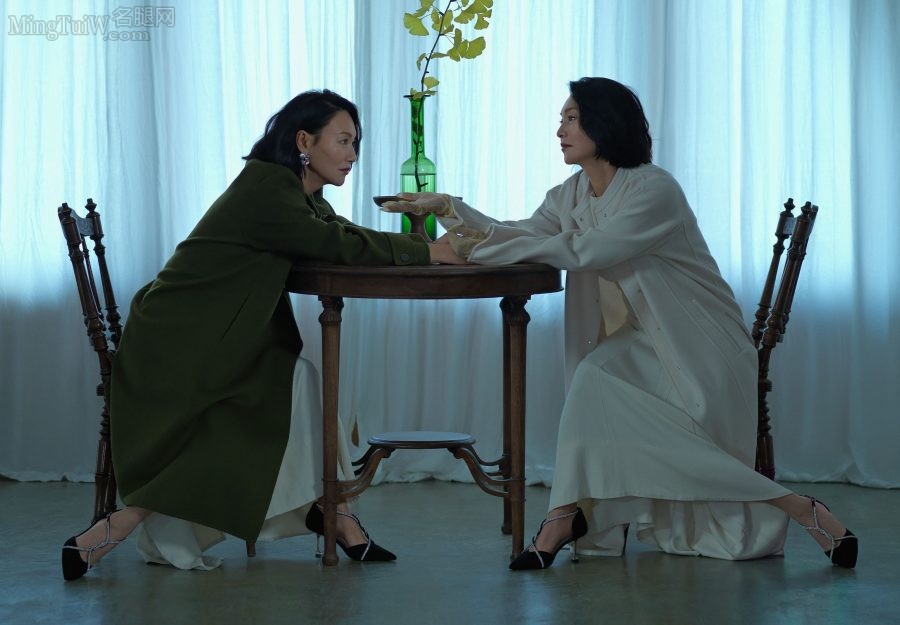 惠英红露出白脚为杂志拍摄大片(5/6)