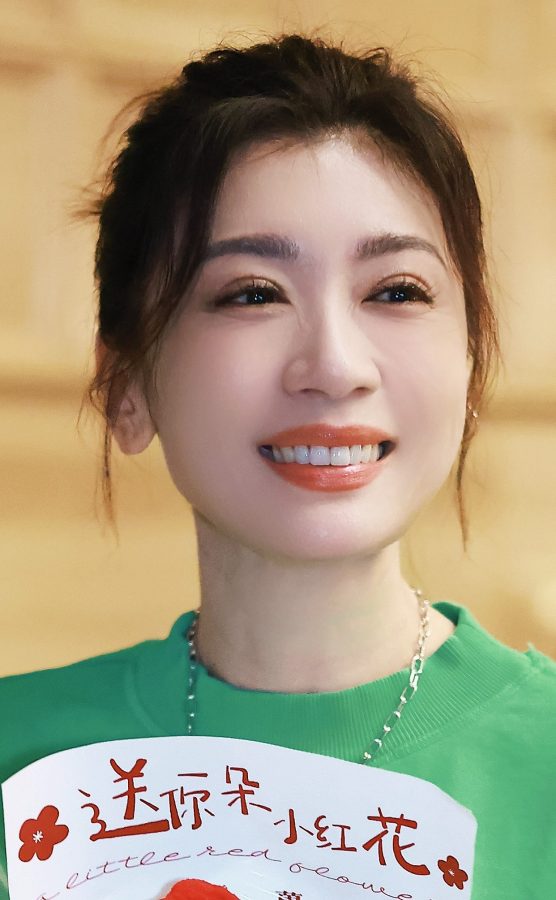 贾静雯车内白皙的美大腿(2/4)