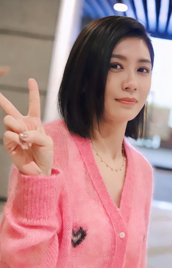 贾静雯穿紧身裤凸显美翘臀(2/2)