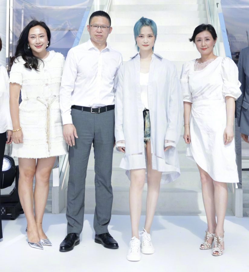 梅森马吉拉品牌活动李宇春穿超短牛仔热裤展露大长腿(7/7)