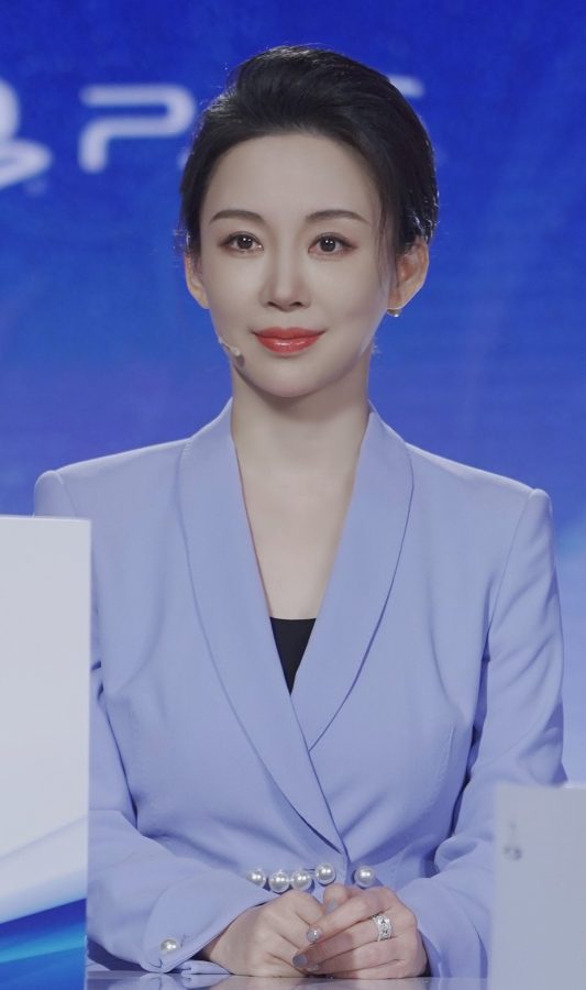 潘晓婷身着蓝色西装踩金属色高跟鞋(3/4)