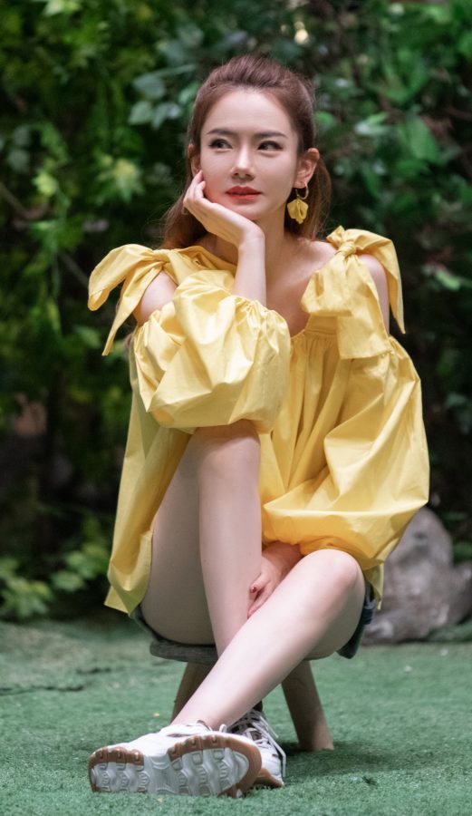 《认真的嘎嘎们》戚薇牛仔热裤漂亮的大腿(1/4)