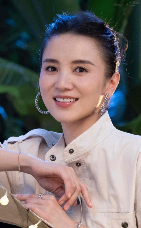 宋佳长靴点缀美腿，与自然亲近的露营体验(9/10)