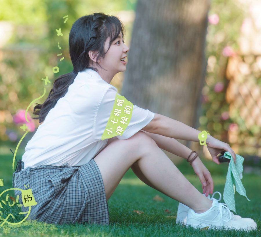 谭松韵草地综艺秀，迷人美腿吸睛无数(7/8)