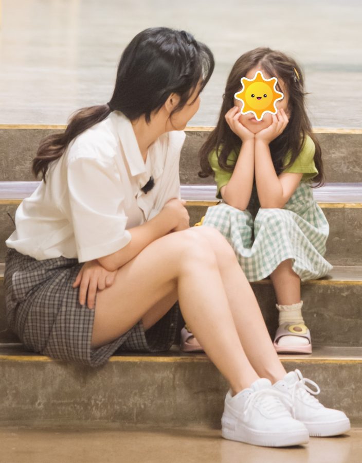 谭松韵草地综艺秀，迷人美腿吸睛无数(8/8)