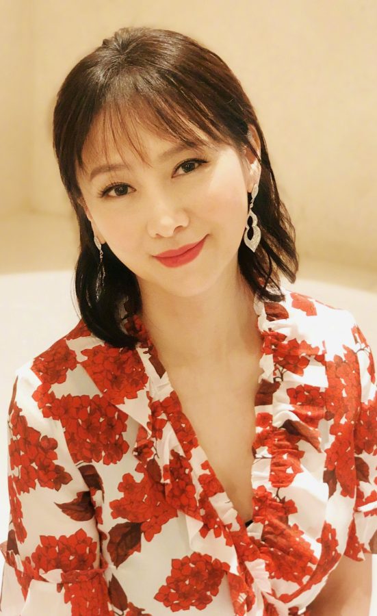 翁虹秀出雪白美腿，展现玉足之美(4/4)