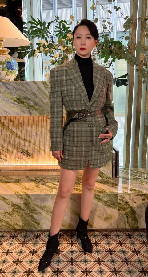 翁虹穿时尚短靴优雅展示美丽腿部(2/2)