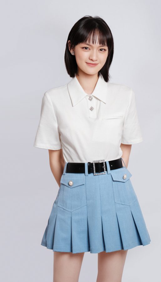 美少女文淇细白腿穿短筒白丝袜登台(4/5)