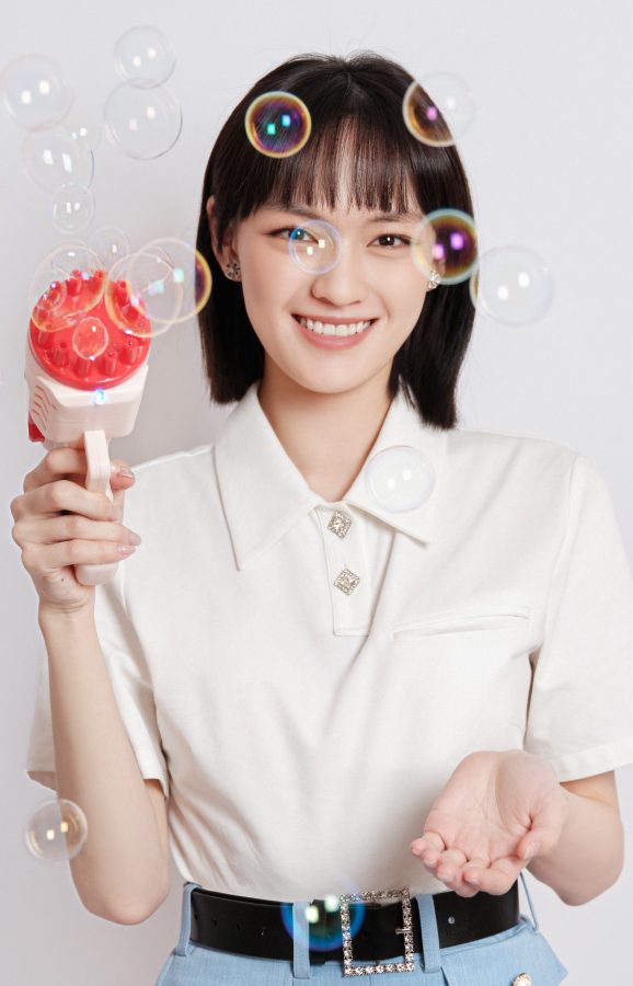 美少女文淇细白腿穿短筒白丝袜登台(5/5)