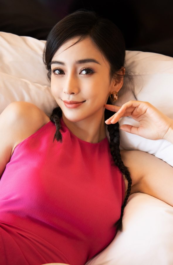 Angelababy is full of energy, confident, sweet, cool and has a slim figure(4/11)