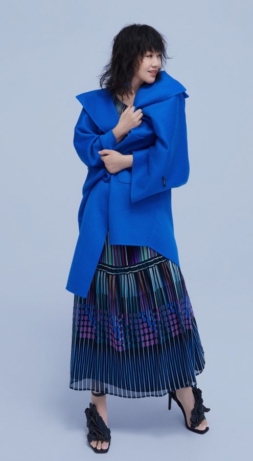 《InStyle》杂志闫妮写真秀玉足和玉腿(1/2)