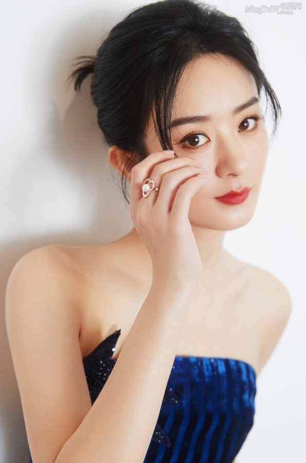 赵丽颖一袭蓝色礼服身姿迷人美背无瑕(3/4)