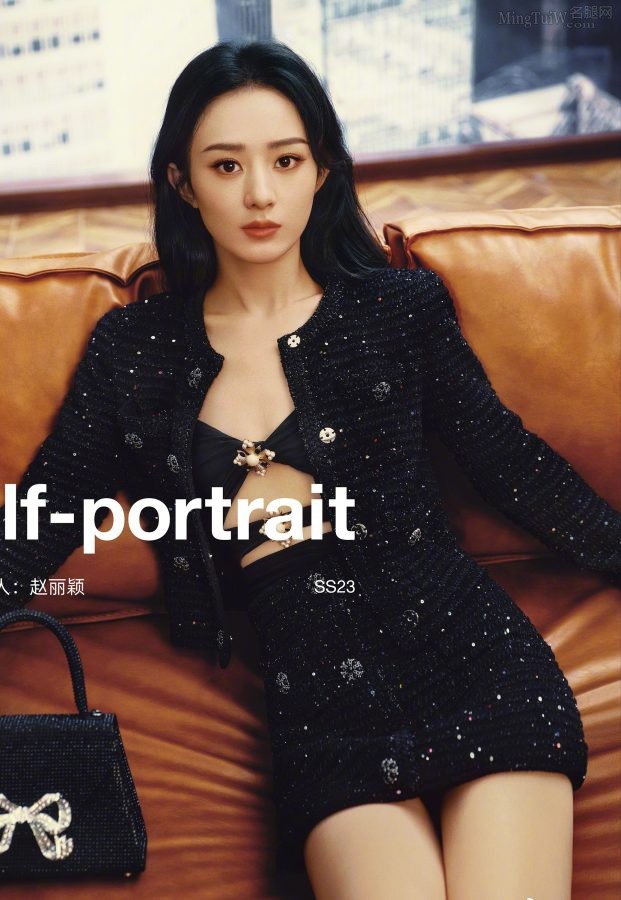 Zhao Liying shows off her beautiful legs as an endorser of Self-Portrait women's clothing brand(4/5)