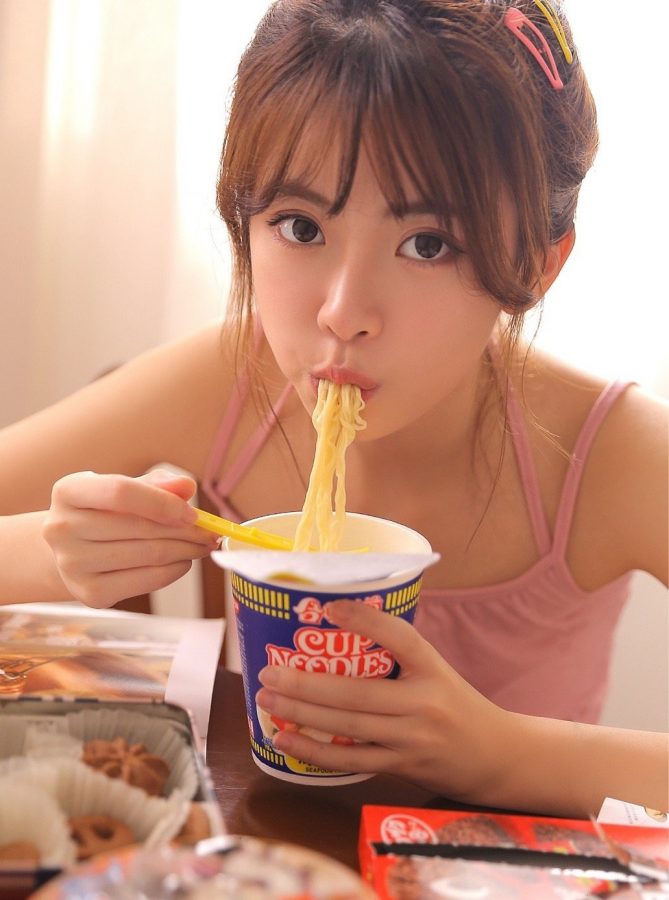 可爱妹子周淑怡居家照美腿光滑(5/8)