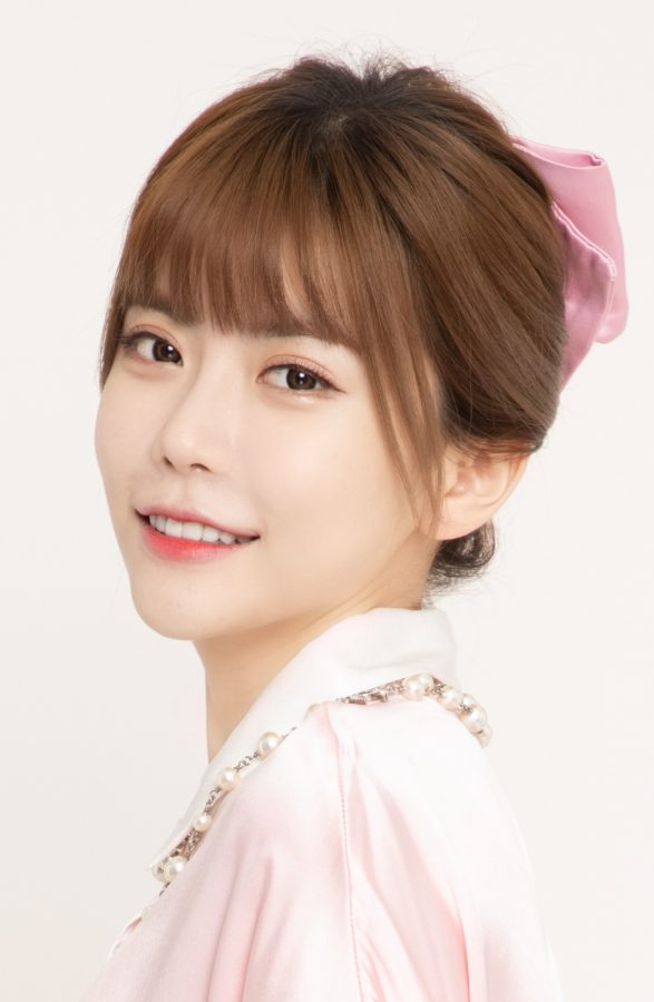 《英雄联盟》女解说周淑怡玉腿细高跟棚拍美照(6/6)