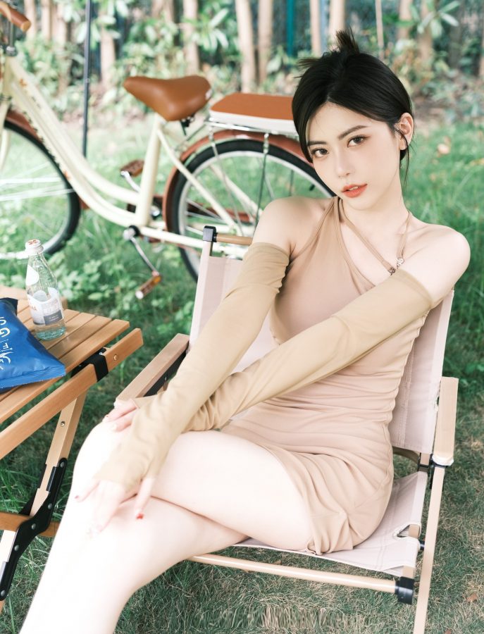 《英雄联盟》美女解说周淑怡雪白雪白的长腿(1/6)