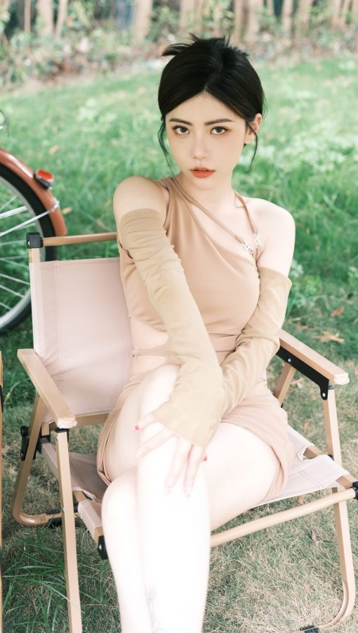 《英雄联盟》美女解说周淑怡雪白雪白的长腿(2/6)