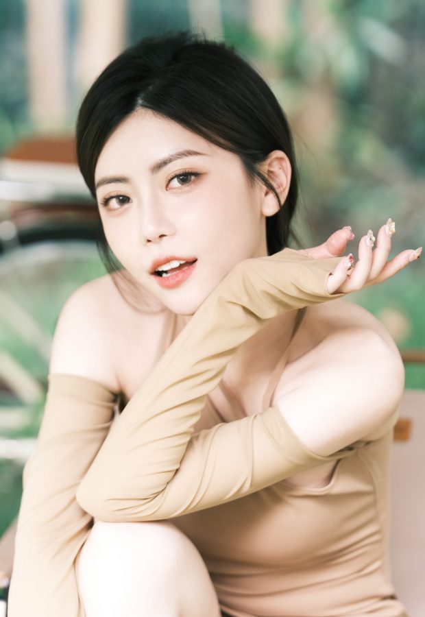 《英雄联盟》美女解说周淑怡雪白雪白的长腿(3/6)