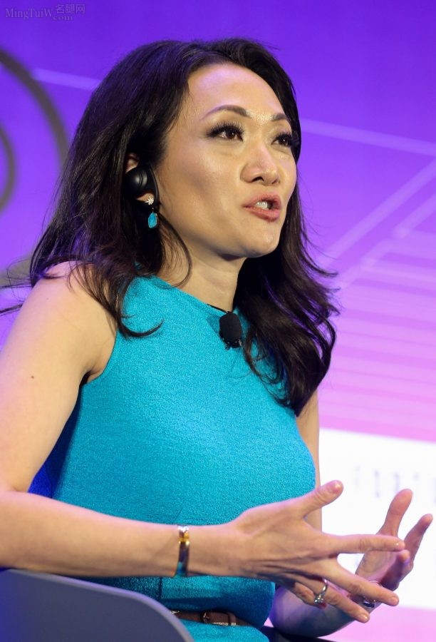 CNBC亚洲台主持人Eunice Yoon的肉丝腿(2/4)