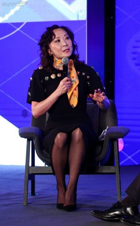 摩根大通董事总经理李晶科技大会现场黑丝高跟(1/3)