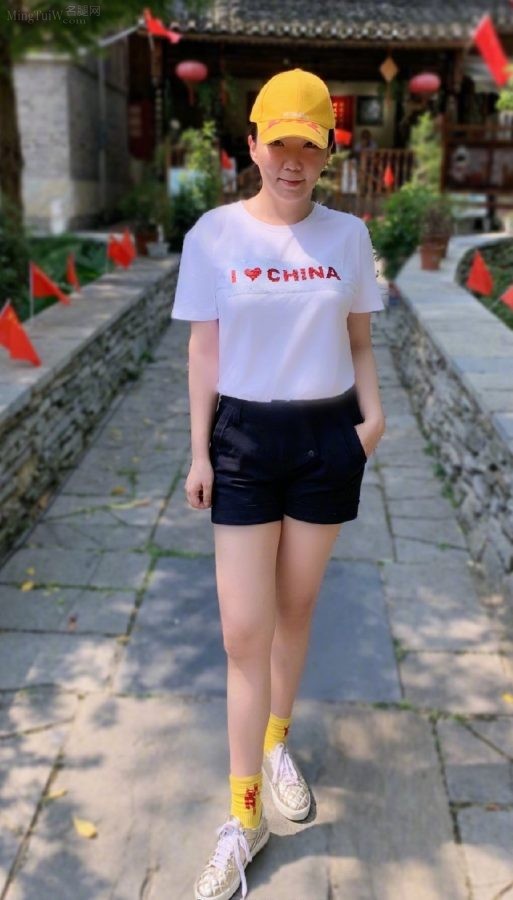 奇葩说马薇薇热裤美腿生活图(1/1)