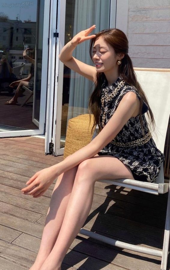 朴智妍生活照美腿光滑(1/2)