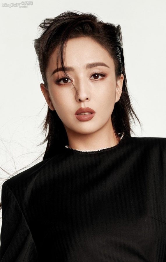 Fashionable and cool photos of female star Tong Liya(6/6)