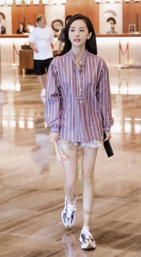 女明星王子文纤细筷子腿街拍美照(6/6)