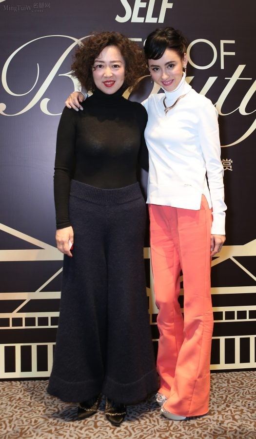 徐赫立女士与张柏芝小姐亮相悦己美妆大赏活动(1/7)