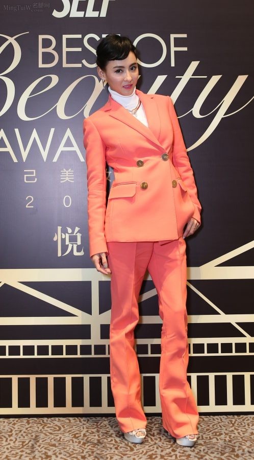 Ms. Xu Heli and Ms. Cecilia Cheung appeared at the Yueji Beauty Awards event(3/7)