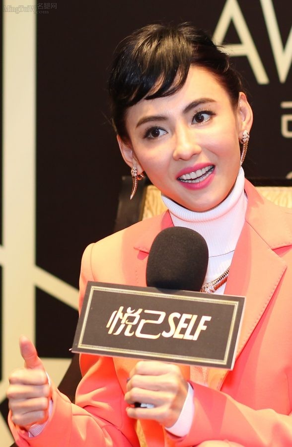 徐赫立女士与张柏芝小姐亮相悦己美妆大赏活动(5/7)