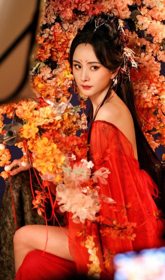 谁去降伏这只超级魅惑美艳的狐妖杨幂(1/7)
