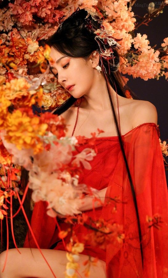 谁去降伏这只超级魅惑美艳的狐妖杨幂(3/7)