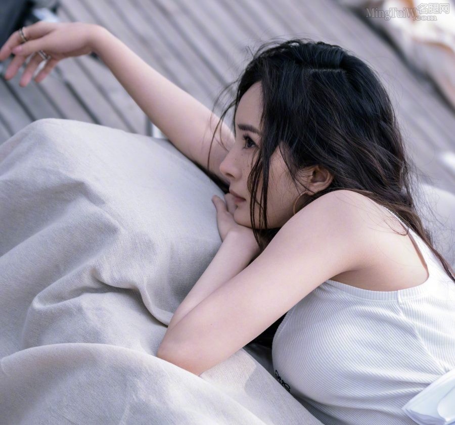 《So Figaro》杨幂汹涌的波涛(3/9)