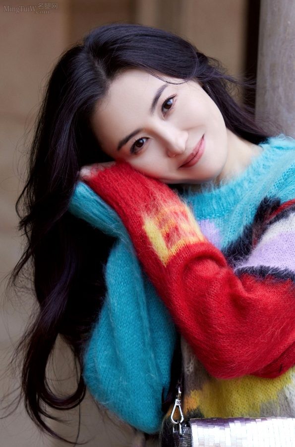 黑长发女星张柏芝细腿穿上质感肉色丝袜(2/3)