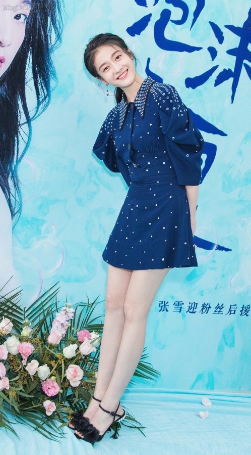 小美女张雪迎展示她迷人白皙的少女腿(3/8)