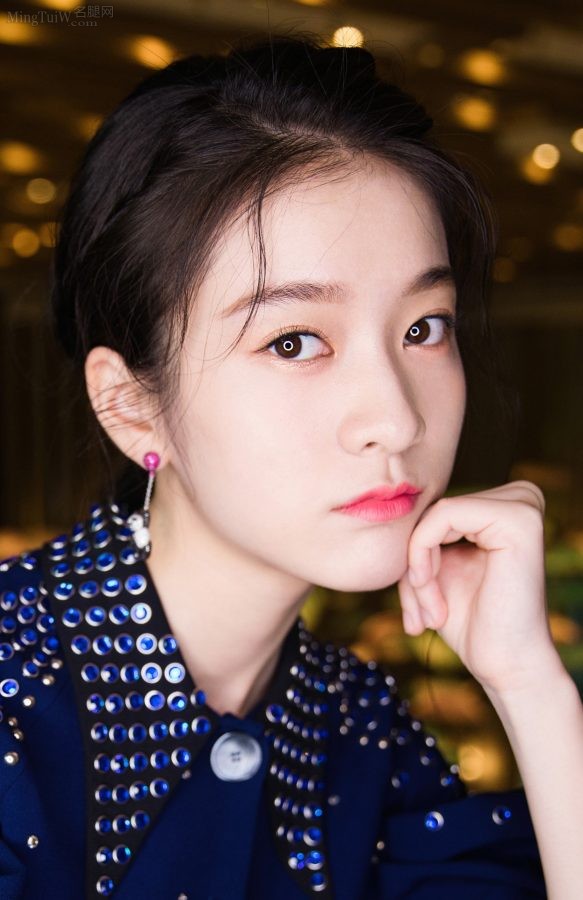 小美女张雪迎展示她迷人白皙的少女腿(7/8)