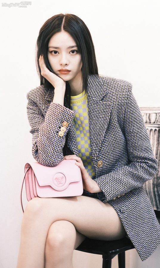 美girl张艺上这腿夹的真美(2/5)