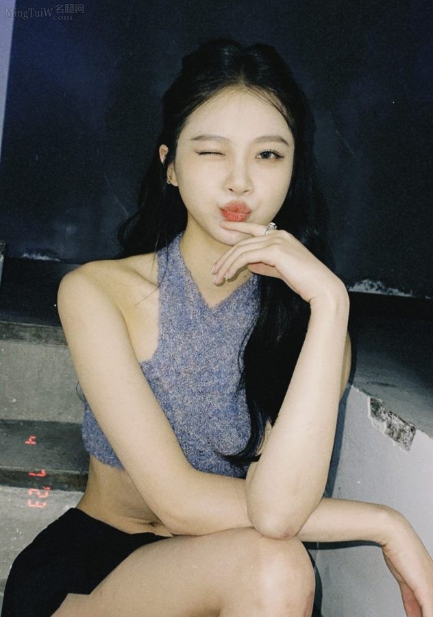 周梓倩展现迷人好大腿曲线(2/6)
