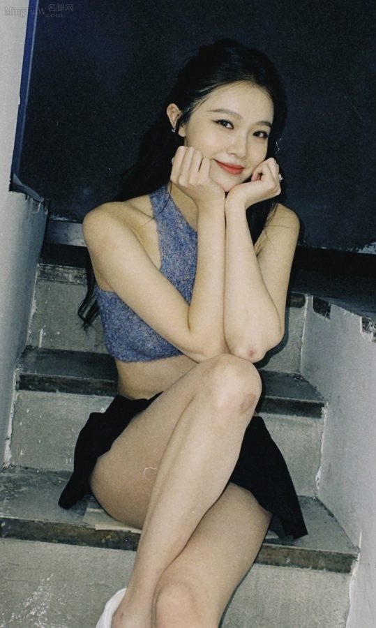周梓倩展现迷人好大腿曲线(3/6)