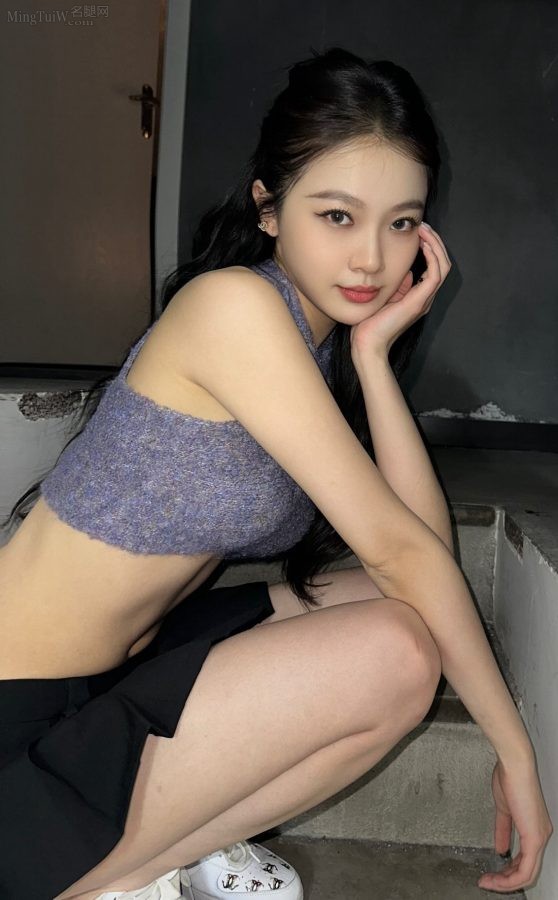 Zhou Ziqian shows off her charming thigh curves(4/6)