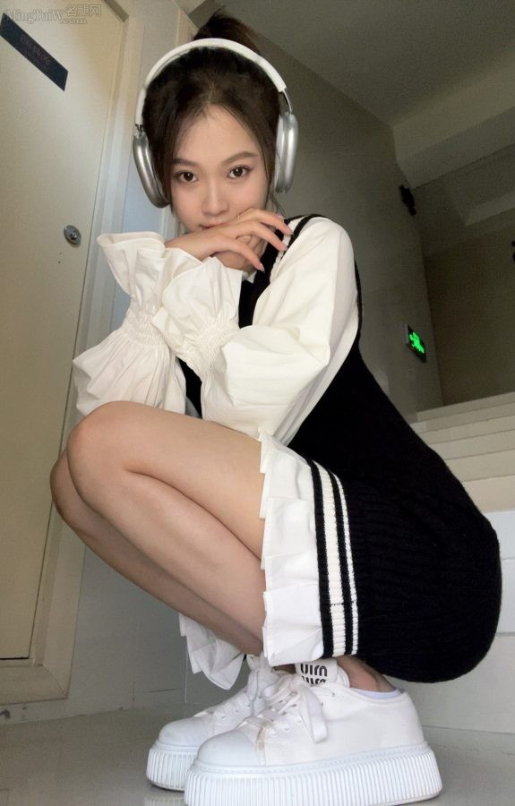 可爱妹子周梓倩生活照中可爱俏皮的模样(2/6)