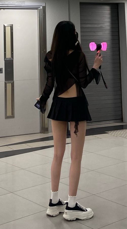 周梓倩自拍美腿并录短视频(3/3)