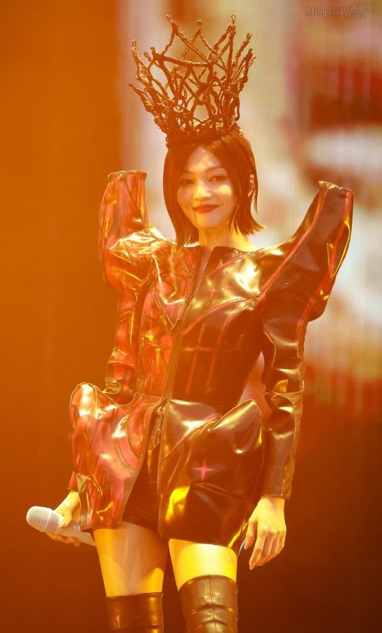 黑桃女王张韶涵美长腿穿皮靴丝袜有质感光泽(64/66)