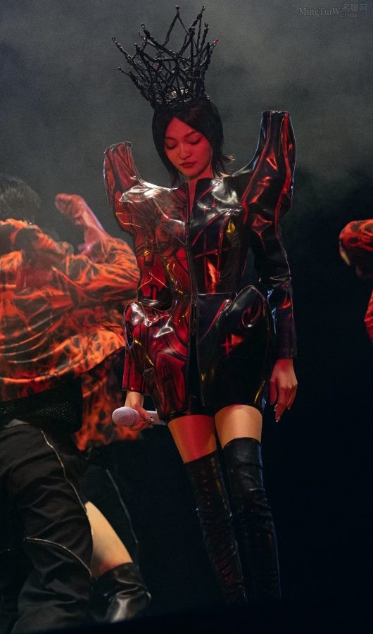 黑桃女王张韶涵美长腿穿皮靴丝袜有质感光泽(44/66)