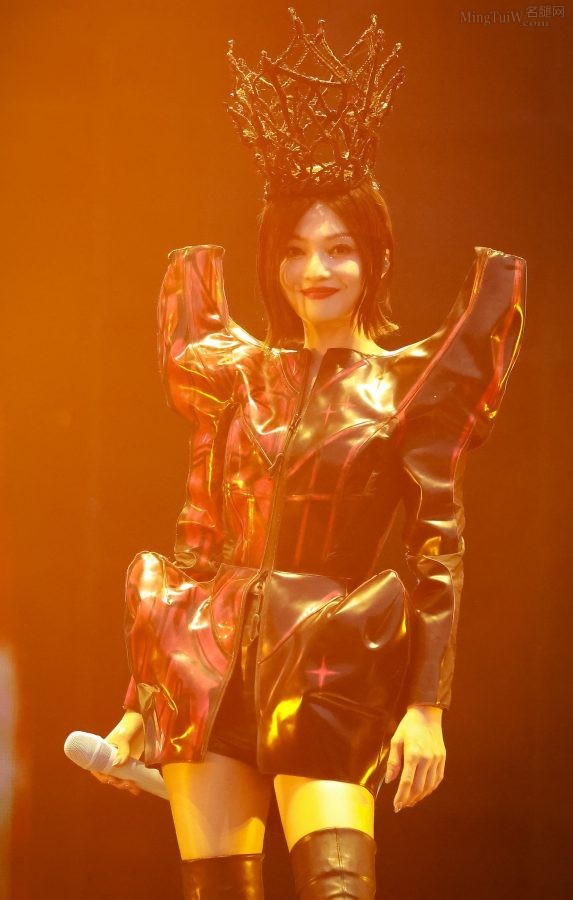 Spade Queen Angela Chang's beautiful long legs wearing leather boots and pantyhose have texture and luster(65/66)