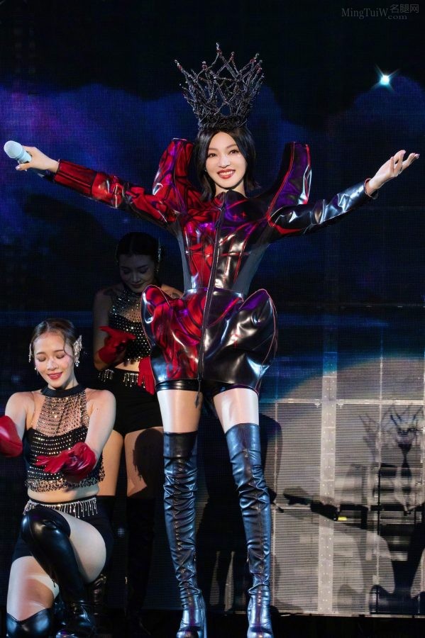 黑桃女王张韶涵美长腿穿皮靴丝袜有质感光泽(54/66)
