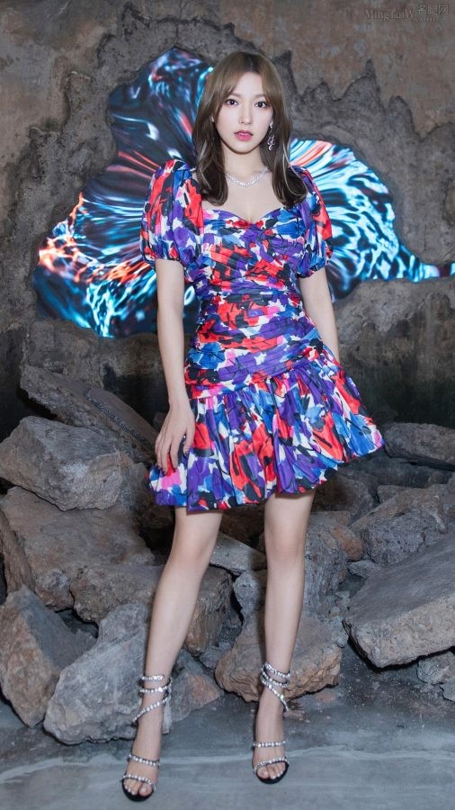 Video Game City Miles Xiao wears a colorful low-cut skirt to squeeze the ditch(5/5)