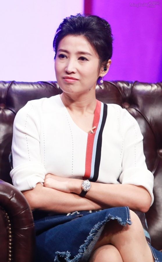 《春妮的周末时光》春妮和月亮姐姐两双肉丝(6/7)